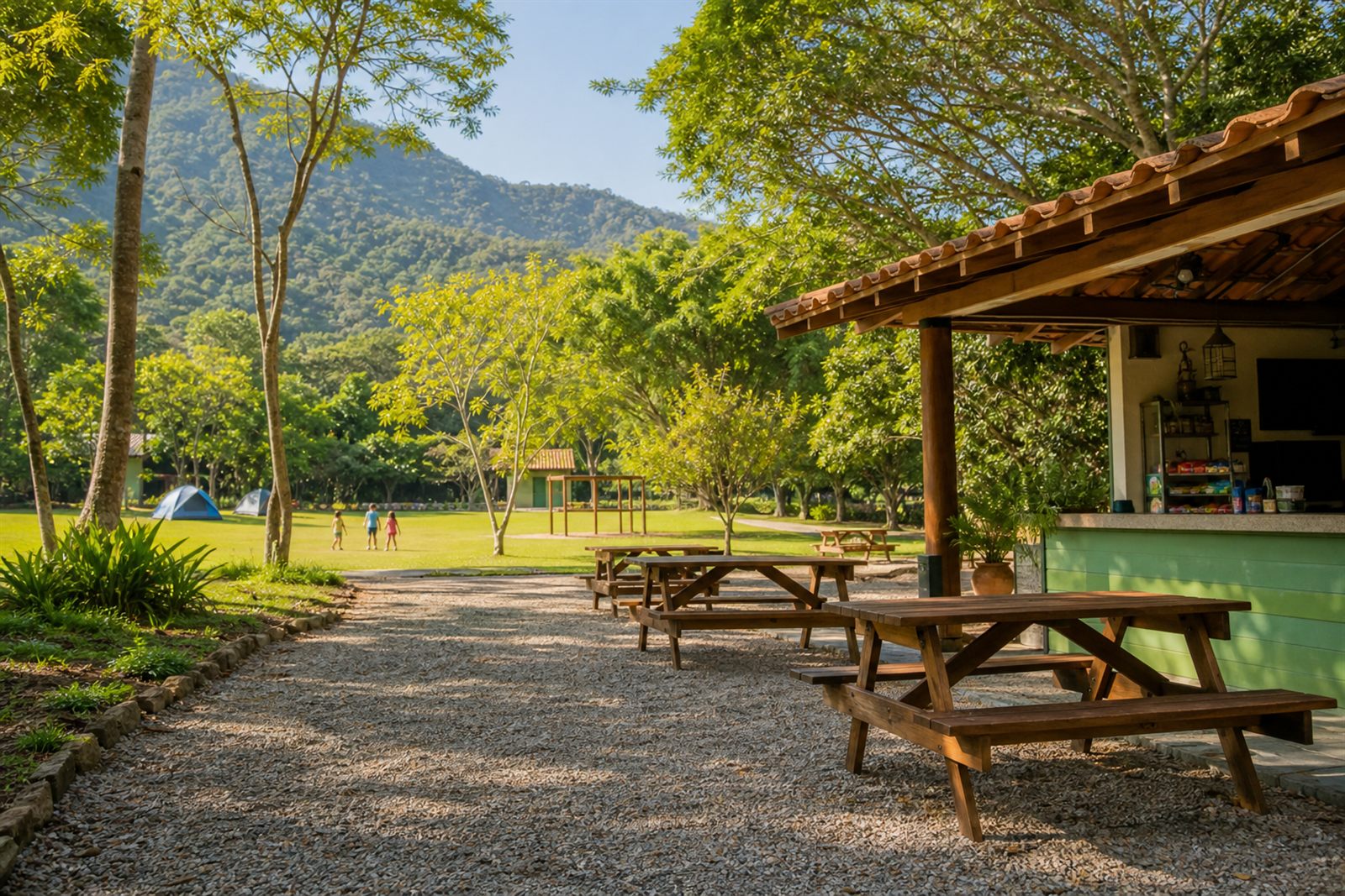 Área comum de camping preparada para day use